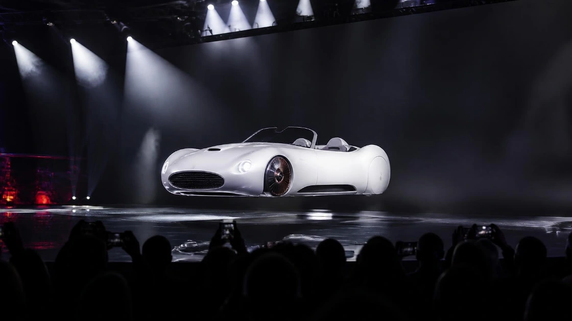 Illustration of the Demo circuit: a white roadster hovering above a stage under spotlights, in front of a crowd.