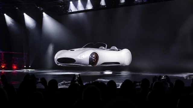 Illustration of the Demo circuit: a white roadster hovering above a stage under spotlights, in front of a crowd.